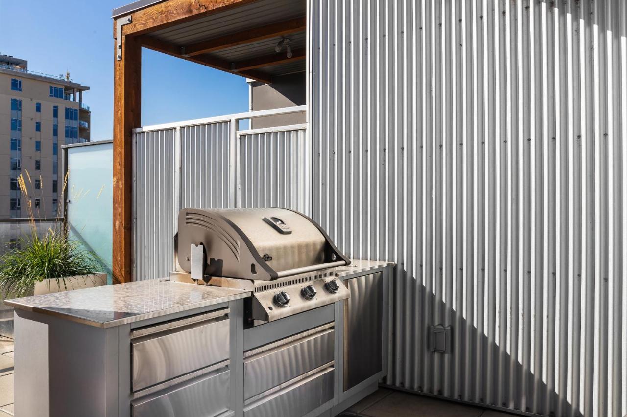 Corner Nest - Luxury Brand New Top Floor 2Bedroom Condo Kelowna Exterior foto